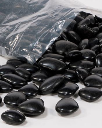 Dekosteine Flusskiesel schwarz 1 kg